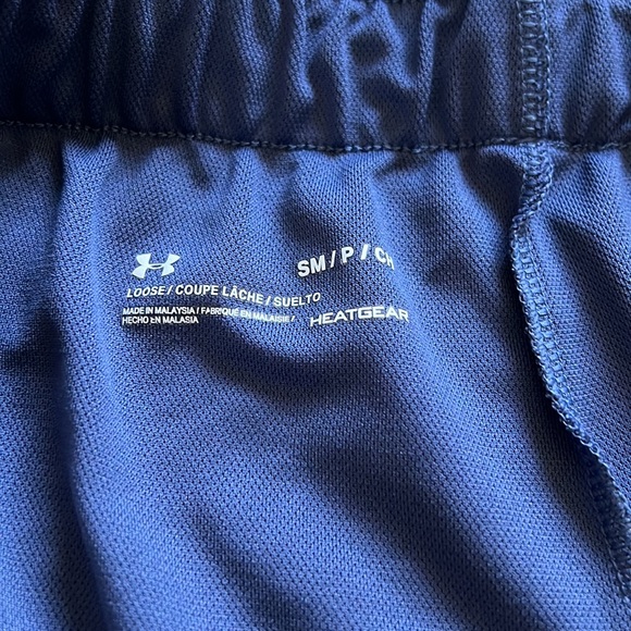 Under Armoyr sz Small Woman’s Short - Picture 3 of 3